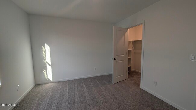 Building Photo - 334 Pk Vw Ln
