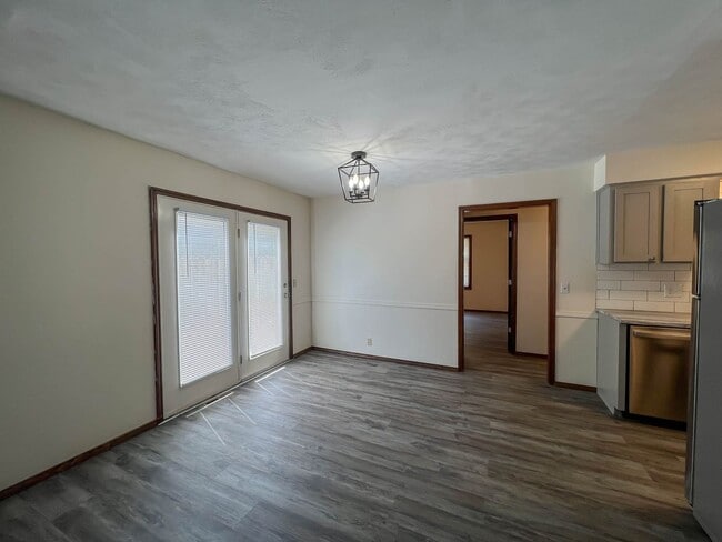 Building Photo - 2 Bedroom Duplex –Near Chesterfield Family Center and Park