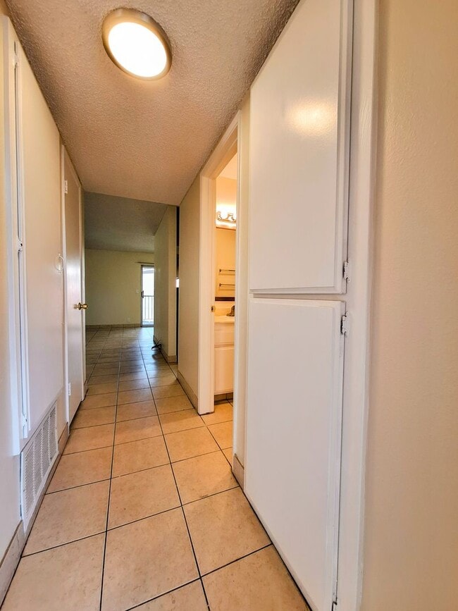 Building Photo - Beautifully Remodeled Second Floor Condo A...