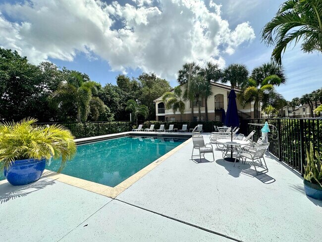 Building Photo - 815 Boynton Beach Blvd