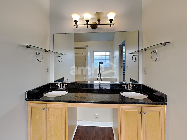 Building Photo - 5 Red Jonathan Ct