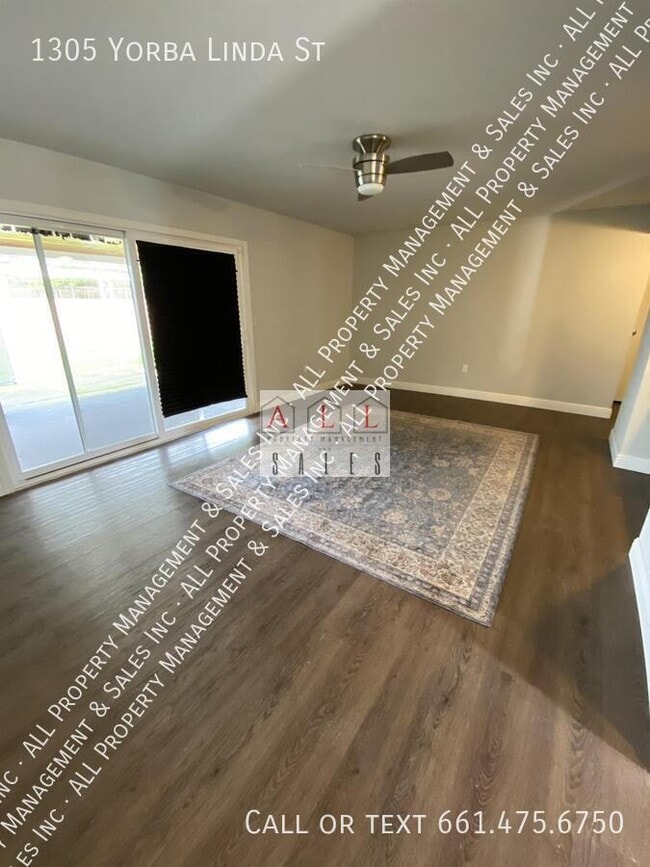 Building Photo - 1305 Yorba Linda St