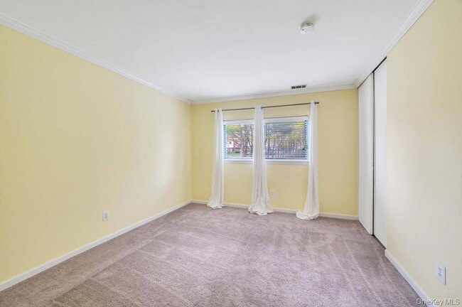 Building Photo - 109 Pointe Cir S