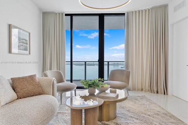 Building Photo - 700 NE 24th St