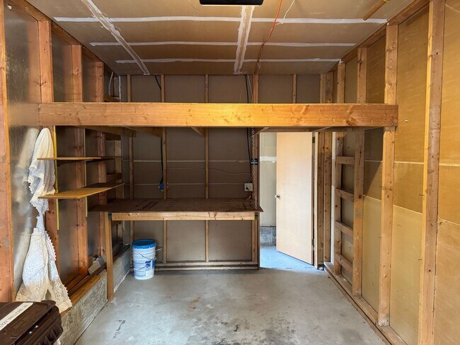 Building Photo - 6227 Willow Ln