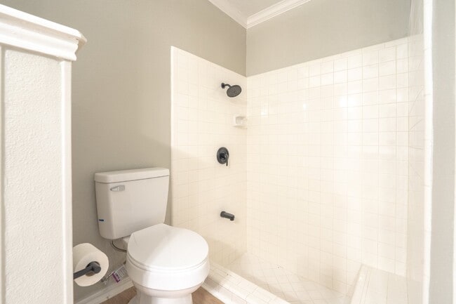 Building Photo - 16817 Brookwood