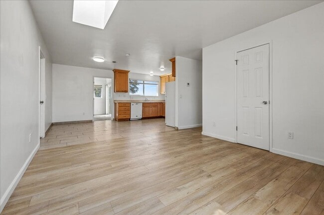 Building Photo - Upper Seaside four bedroom and two bath