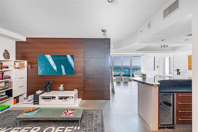Building Photo - 1331 Brickell Bay Dr