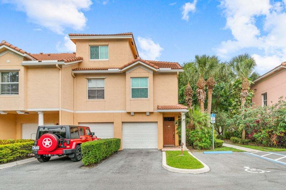 Building Photo - 2030 Alta Meadows Ln