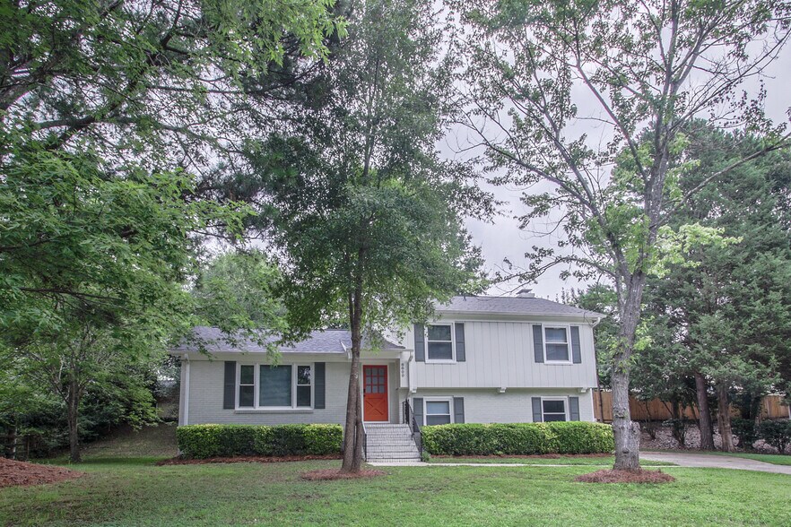 Building Photo - 8800 Nightingale Ln