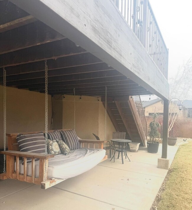 Building Photo - Beautifully Renovated 6 Bedroom Home in th...