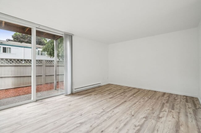 Interior Photo - Images Columbia Apartments