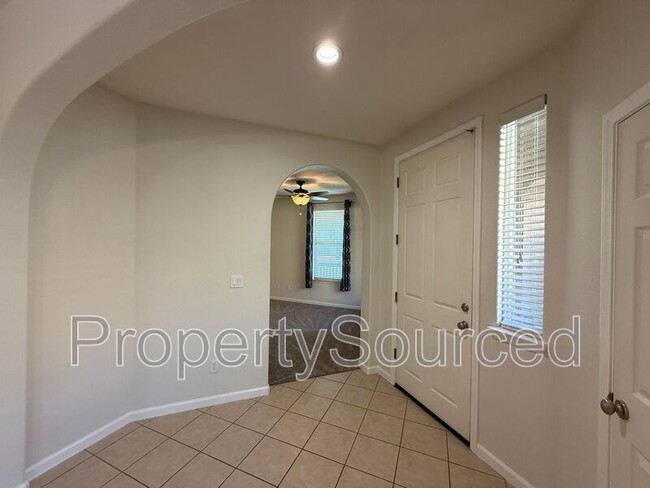 Building Photo - 1720 Dalia Ln