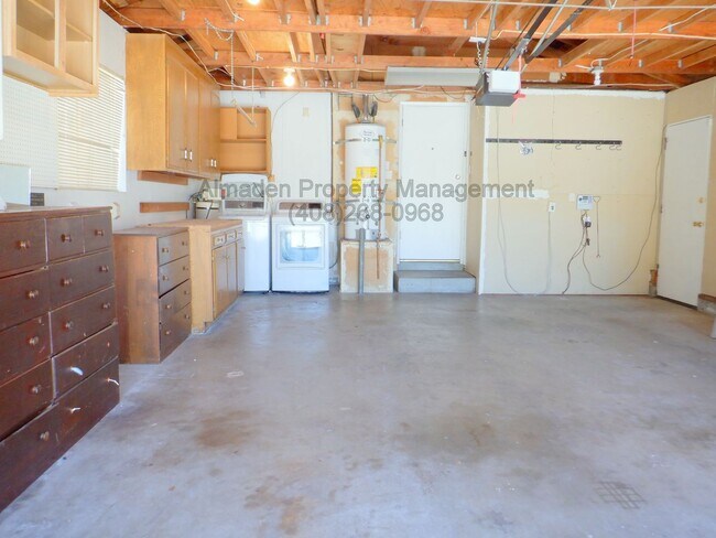 Building Photo - Cambrian 3BR/2BA Home w/ Central A/C, Pets Negotiable!