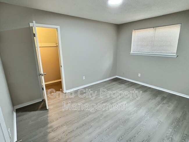 Building Photo - 915 Pope St