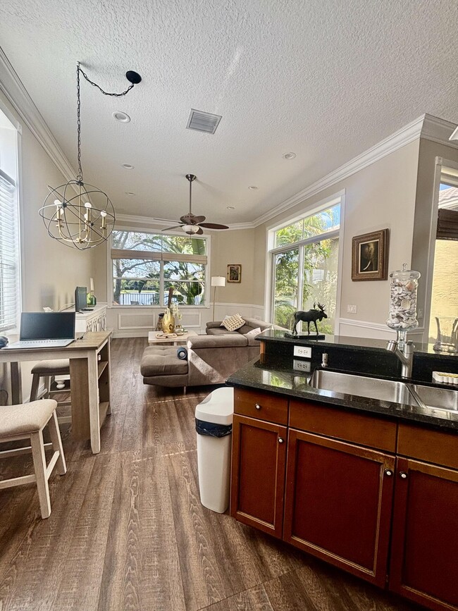 Building Photo - 2333 Waburton Terrace