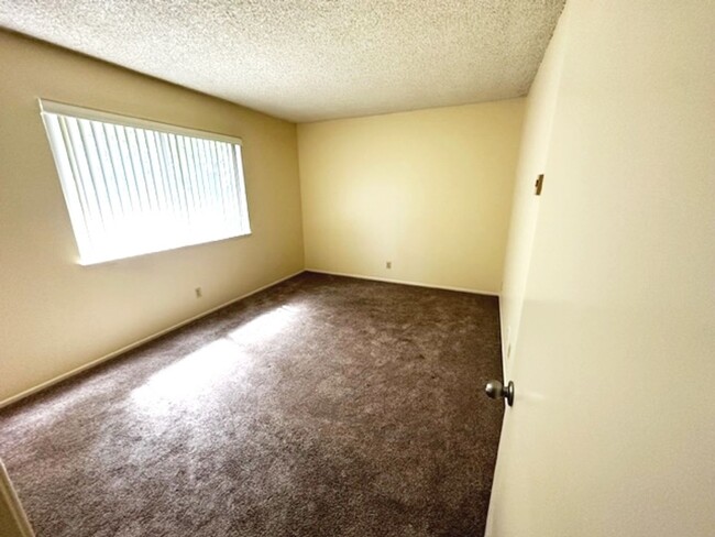 Building Photo - MOVE-IN SPECIAL: 1/2 off first months rent...