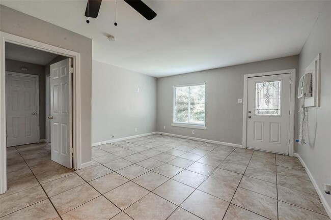 Building Photo - 7621 Sundown Dr