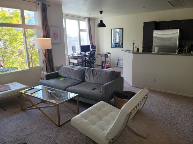 Building Photo - 602 W Fir St