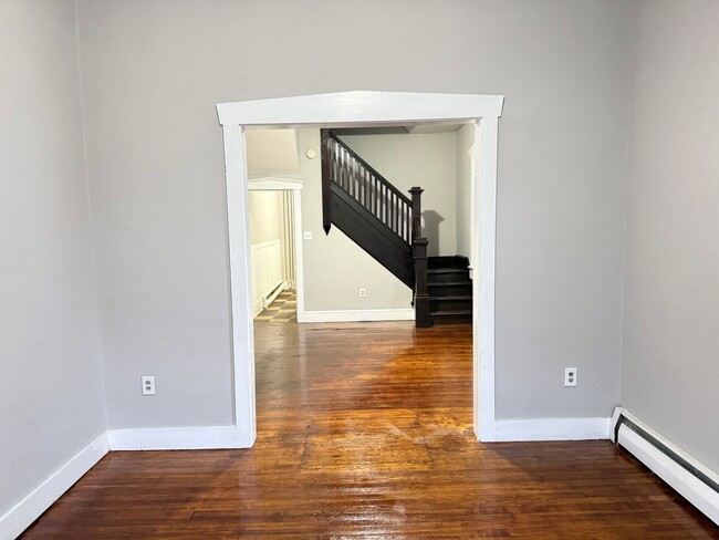 Building Photo - 2 Bedroom 2 Bathroom Home - Bonus room included in Brownstown!