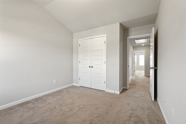 Building Photo - 3 BEDROOM TOWNHOME IN OAKWOOD!