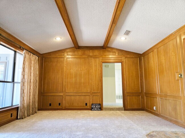 Building Photo - Brick 3/2/2 in Nice Denison Neighborhood O...