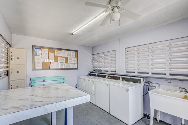 Building Photo - 2680 Barkley Dr E