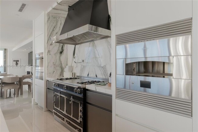 Building Photo - 17975 Collins Ave