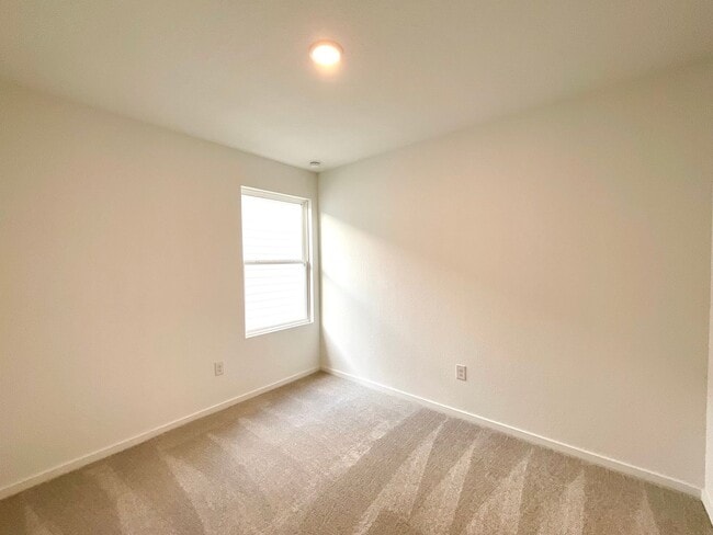 Building Photo - **APPLICATION RECEIVED** Modern 3-Bed, 2.5-Bath Home with Included Internet & Fenced Backyard in ...