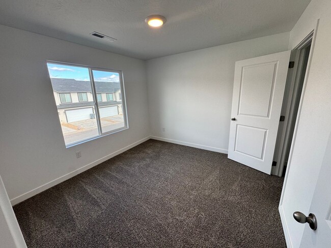Building Photo - 2203 Wolverine Wy