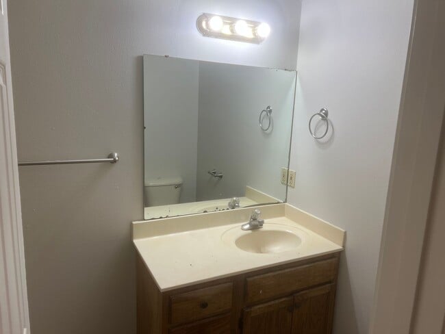 Building Photo - 350 S Davis St