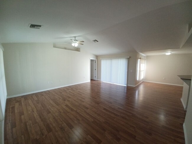 Building Photo - 1124 Diplomat Pkwy W