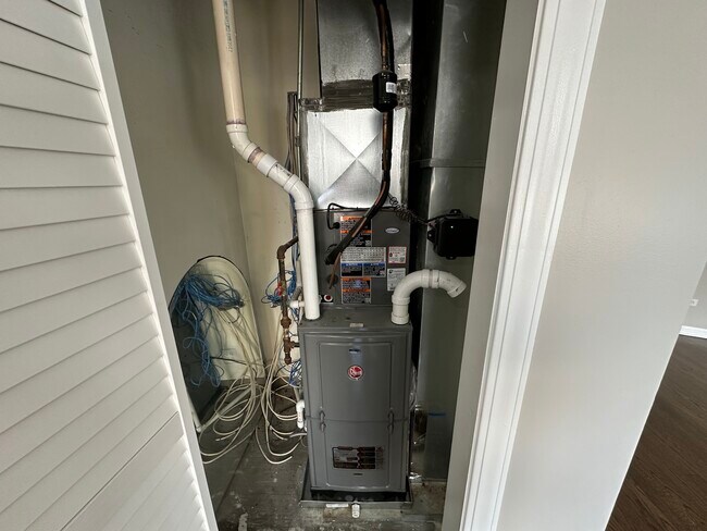 Building Photo - 3946 N Cicero Ave