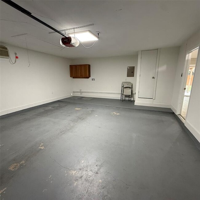 Building Photo - 1500 Wroxton Way