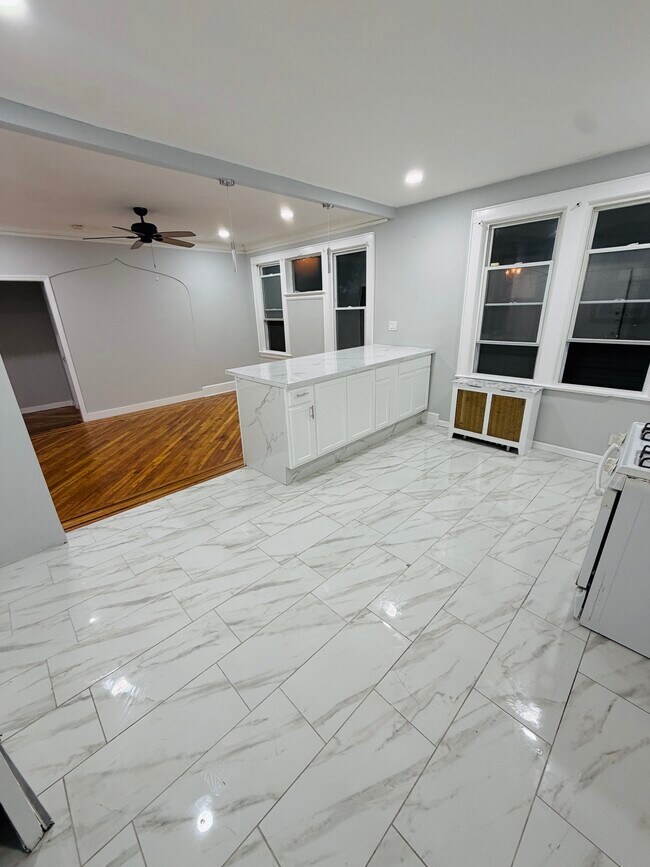 Building Photo - 15 Finlay Pl