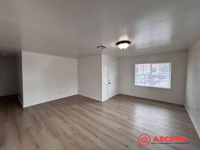 Building Photo - 201 E 1st St