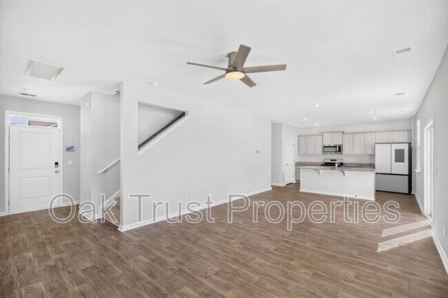 Building Photo - 147 Cloverleaf St
