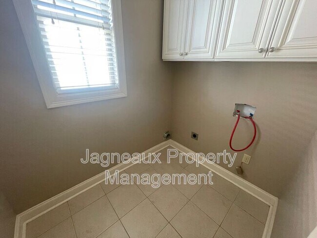 Building Photo - 102 Hargrave Dr