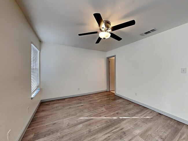 Building Photo - 10304 Blackjack Oaks Dr