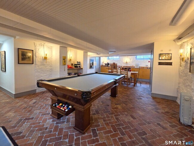 Building Photo - 82 Edgehill Rd