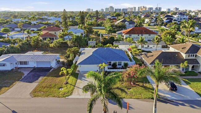 Building Photo - 510 106th Ave N