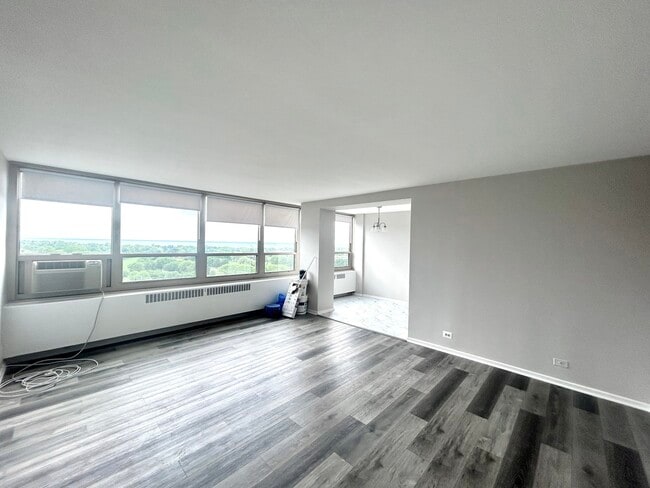 Building Photo - 3950 N Lake Shore Dr