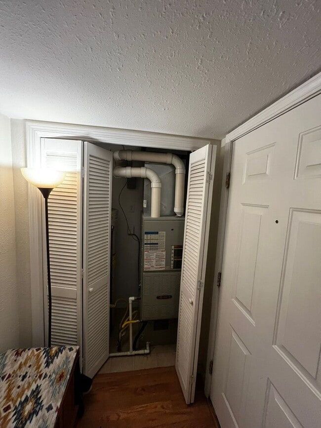 Building Photo - 3-Bedroom/2-Bathroom Single-Family Home – Available August 1st!