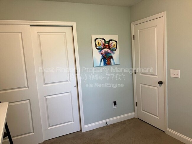 Building Photo - 7842 Sunnydale Ln