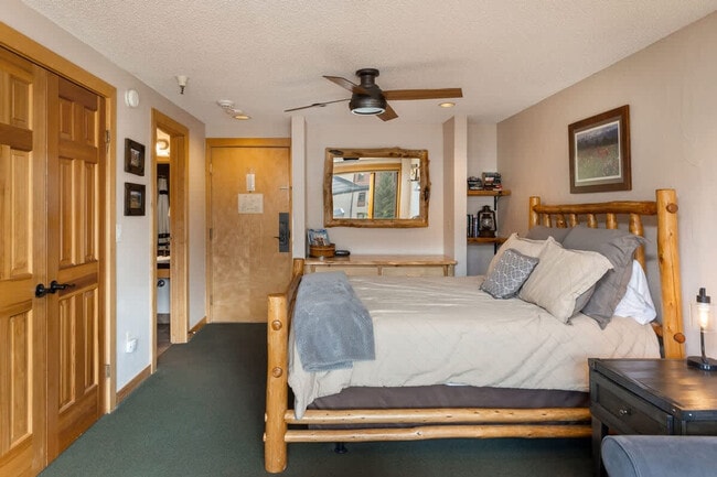 Building Photo - 535 South Park Avenue