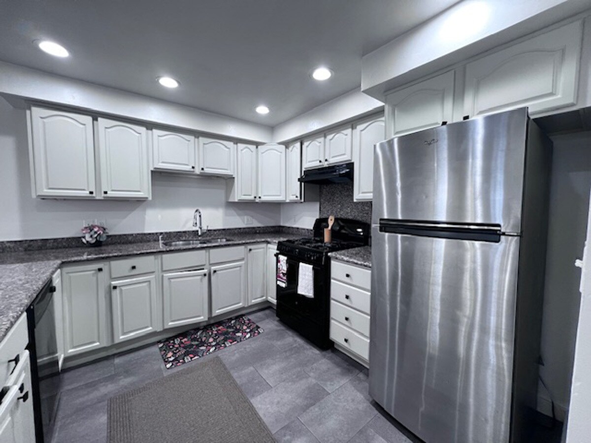 Building Photo - 731 Willow St