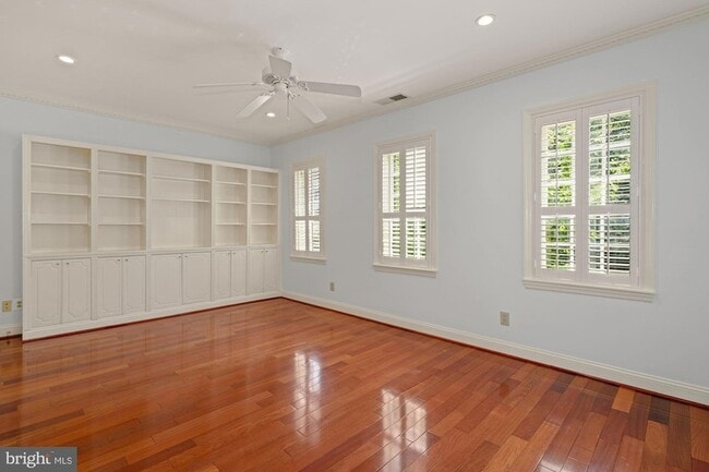 Building Photo - 1241 30th St NW