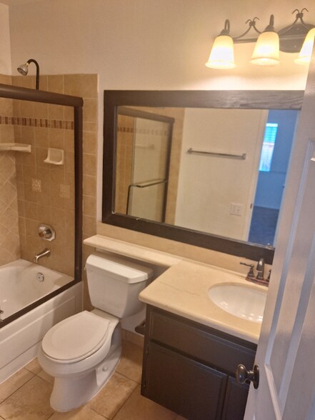 Building Photo - 39751 Amberley Cir