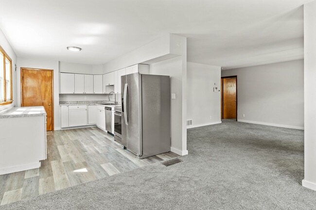 Building Photo - Charming 3- Bedroom Home in Newark