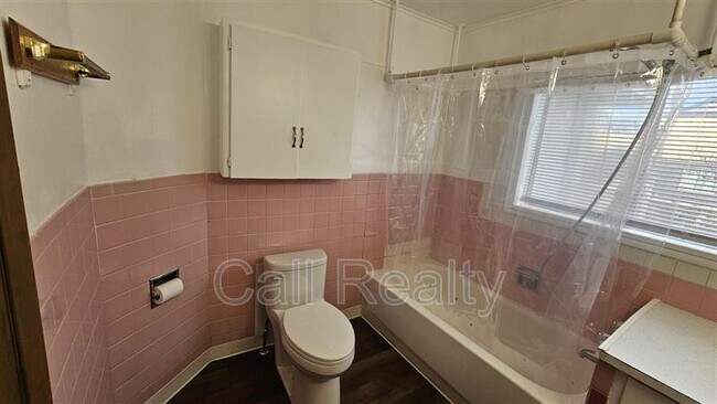 Building Photo - 12019 E Valleyway Ave